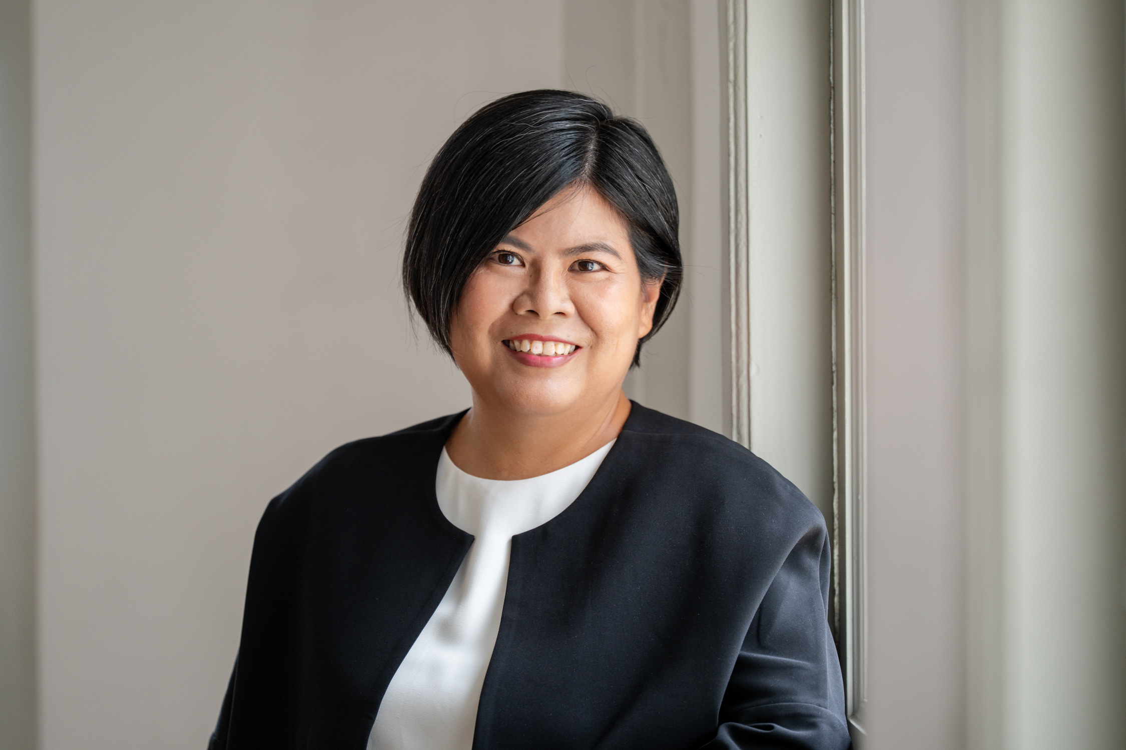 Teng Mei Leng, Caris