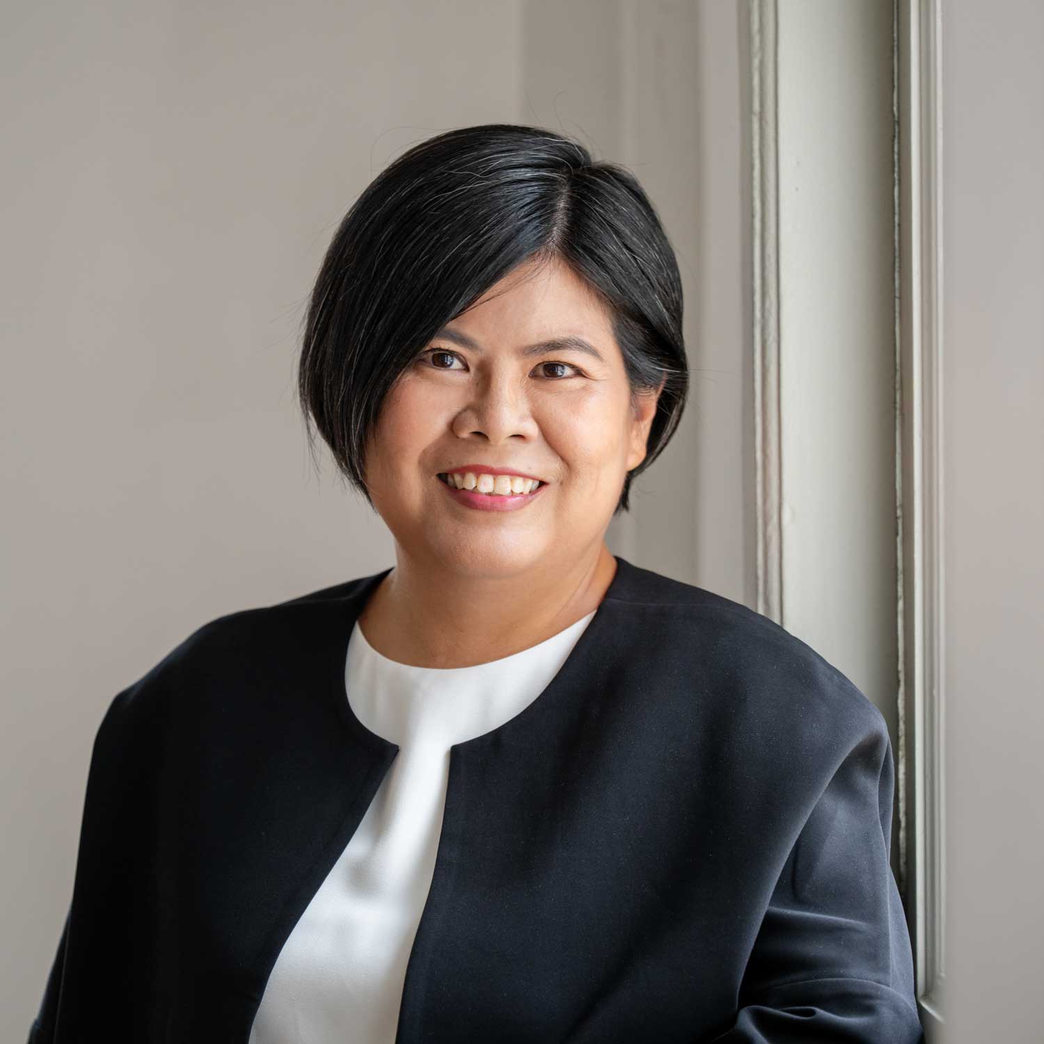 Teng Mei Leng, Caris